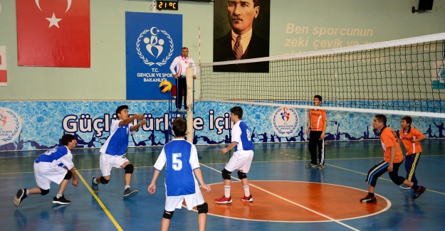 Voleybolda Şampiyon Güller Ceylan Oldu