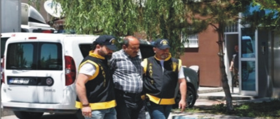 Sevgilisinin üzerine benzin dökerek yakmak isteyen kişi yakalandı