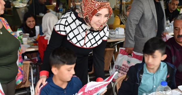 “çocuklarımızın yüzü gülsün geleceğe umutla baksın”