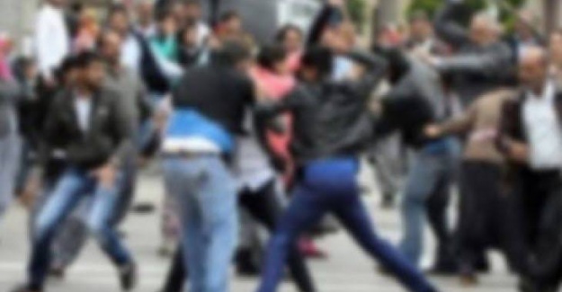 Kaldırımlar pazar yeri gibi