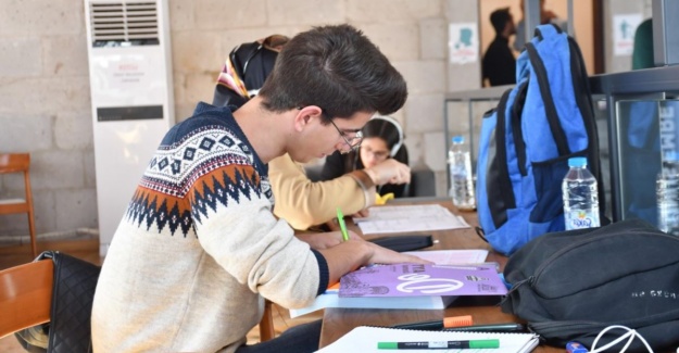 M.Nuri Yazıcı Kitap Konağına öğrencilerden yoğun ilgi
