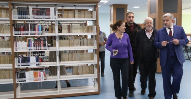 Şahin, gazetecilere ASÜ Kütüphanesini tanıttı