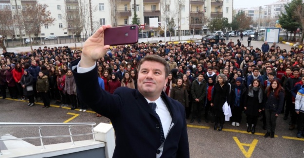 Başkan Dinçer, Bayrak töreninde öğrencilerle buluştu