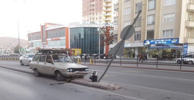 Gözünü güneş alınca refüje çıktı
