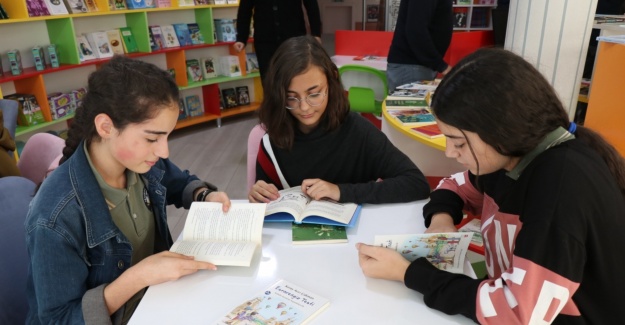 Okul kütüphaneleri öğrencilerin vizyonunu geliştiriyor