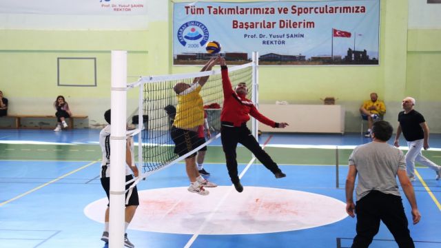 ASÜ ve Öncü Spor arasında dostluk maçı oynandı