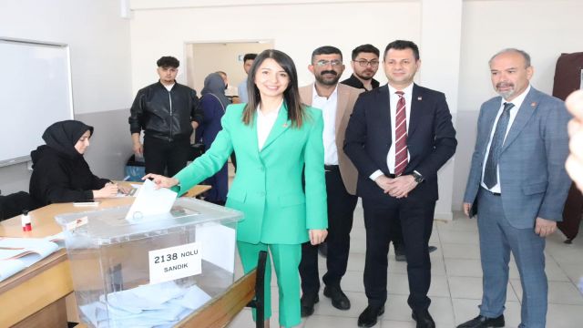 Aksaray'ımıza gelecek hizmetlerin önünü açan bir seçim sonucu temenni ediyorum