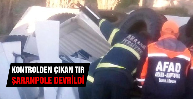 Kontrolden çıkan tır şarampole devrildi 1 ölü