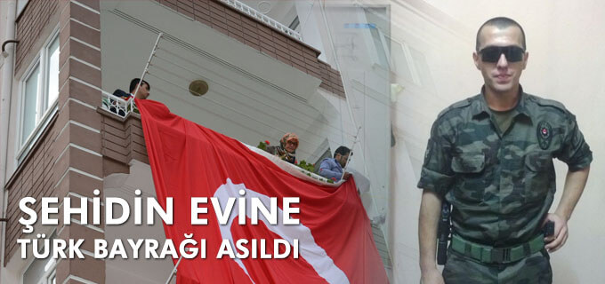 Aksaraylı Şehidin Evine Türk Bayrağı Asıldı