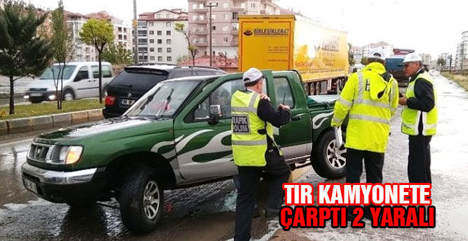 Tır kamyonete çarptı 2 kişi yaralandı